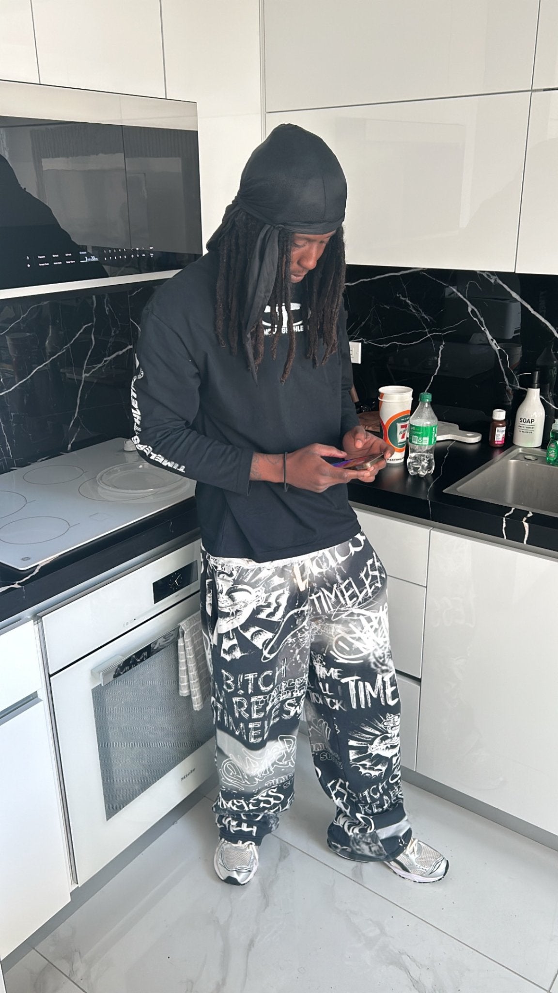 BLACK "EXPRESSION" SWEATS