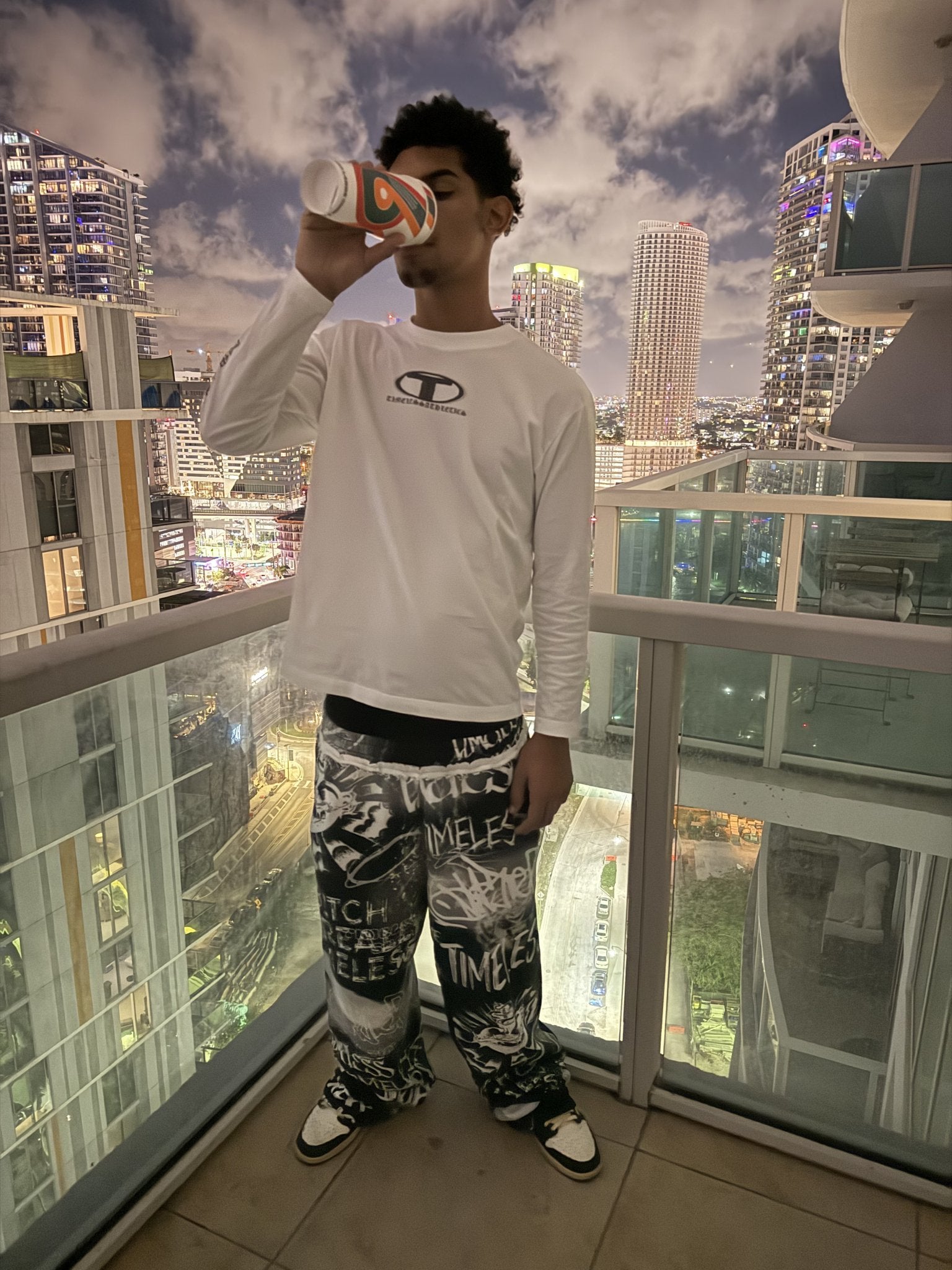 BLACK "EXPRESSION" SWEATS